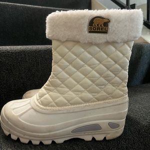 Snow boots